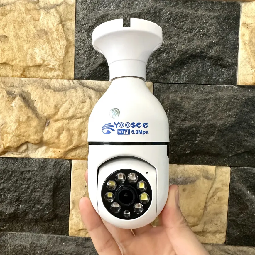 camera-yoosee-hk212-dang-bong-den-ban-dem-co-mau-2