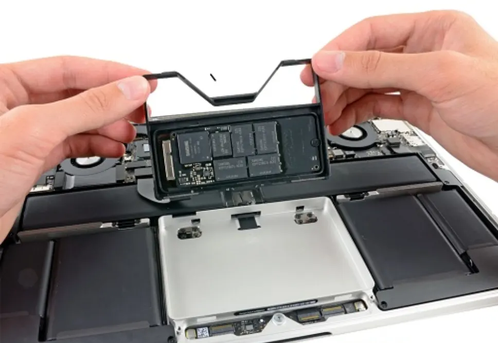 Sửa MacBook Quận 12 | Không Vẽ Bệnh