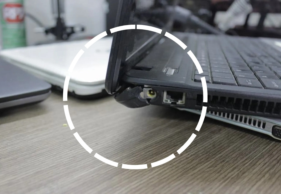 Thay Bản Lề Laptop Quận Tân Phú Lấy Ngay