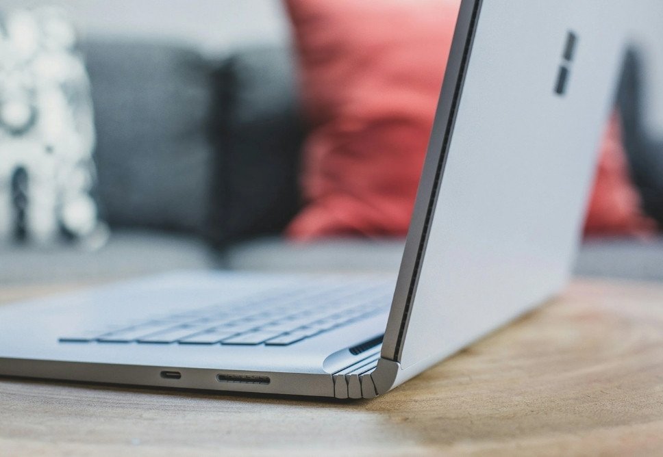 Thay Bản Lề Surface Tận Nơi Tại TPHCM