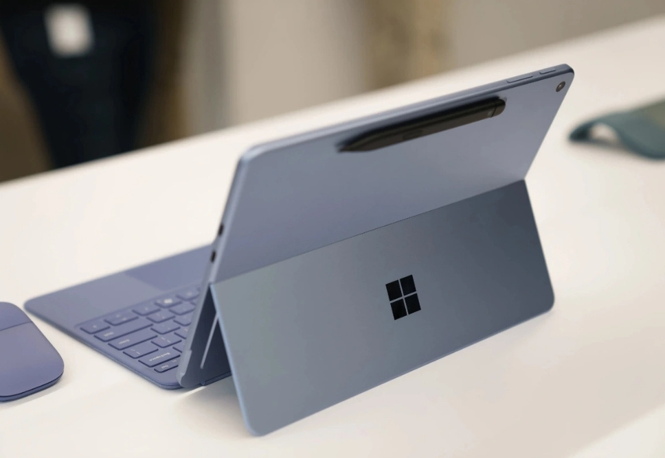 Thay Pin Surface Lấy Liền Tại TPHCM