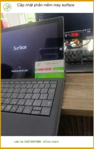 Cô Trâm hài lòng khi được cập nhật phần mềm máy surface Quận Tân Phú