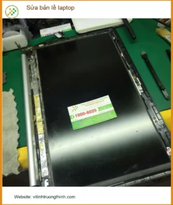 Chị Thảo designer lo lắng tìm Địa điểm Sửa bản lề laptop Quận Tân Bình lấy ngay