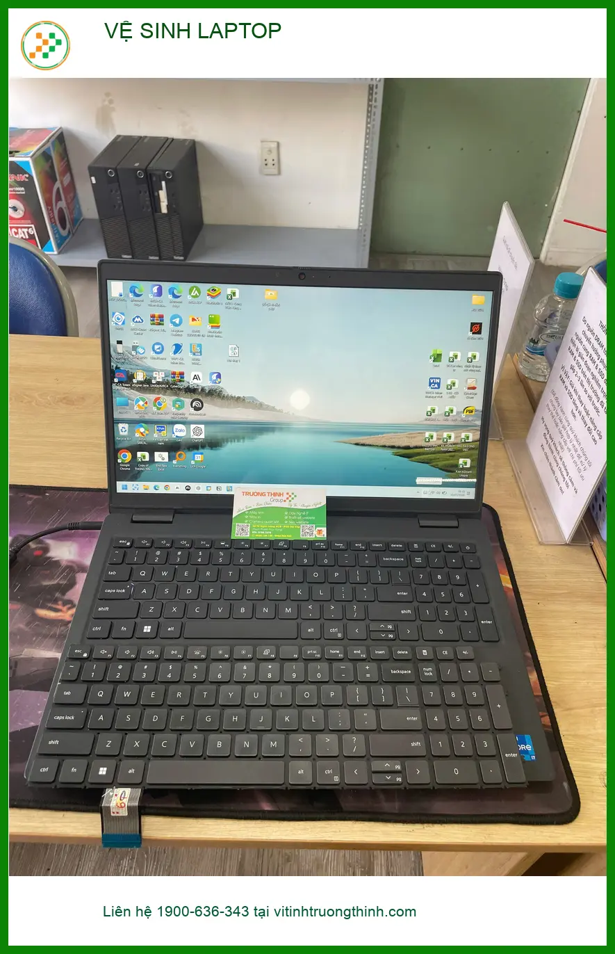 Cô Mai giáo viên bận rộn cần vệ sinh laptop - Trung tâm Quận 9 lấy ngay ảnh thực tế 1