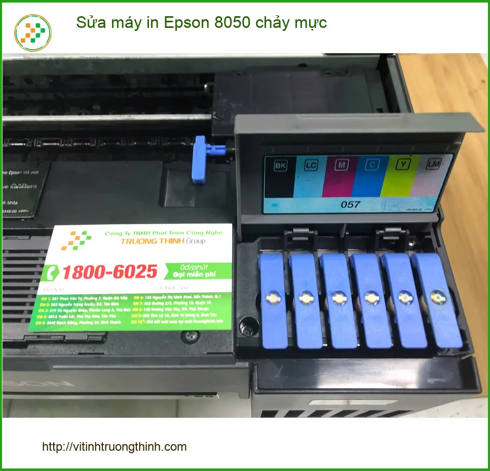 Chú Đức kỹ thuật viên tìm chỗ sửa máy in Epson 8050 chảy mực Quận Bình Tân